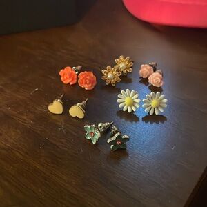Dainty Flower Earrings🌸🌺🌼